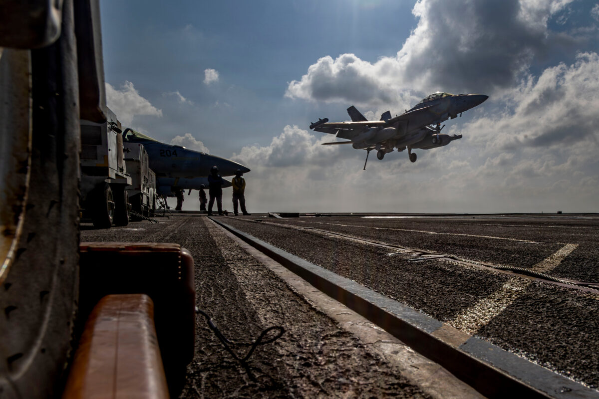 Cuba and the US deploy the aircraft carrier Nimitz to the Caribbean Cuba and the US deploy the aircraft carrier Nimitz to the Caribbean