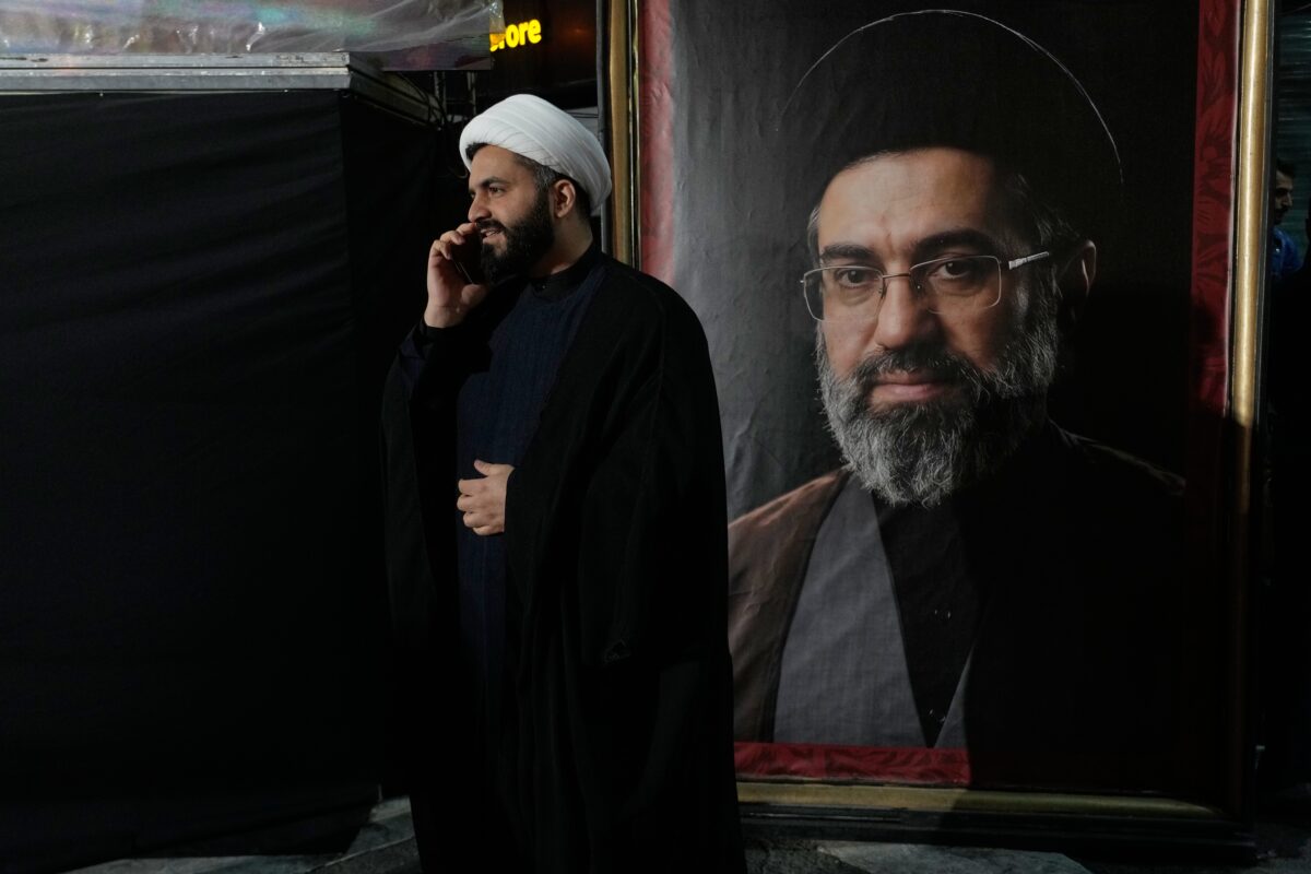 Iran: Khamenei at a secret location; communication is difficult