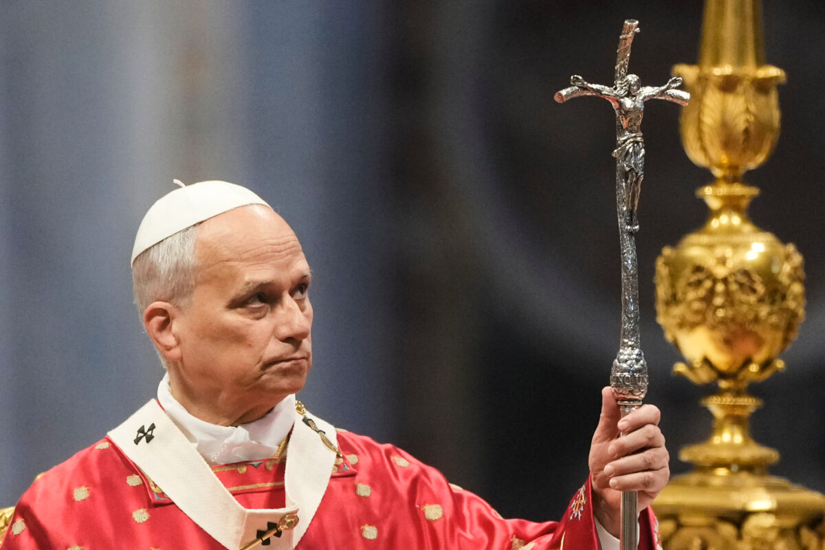 AI, Pope: ‘Risk of new forms of dehumanisation; we must urgently remain human’ AI, Pope: ‘Risk of new forms of dehumanisation; we must urgently remain human’