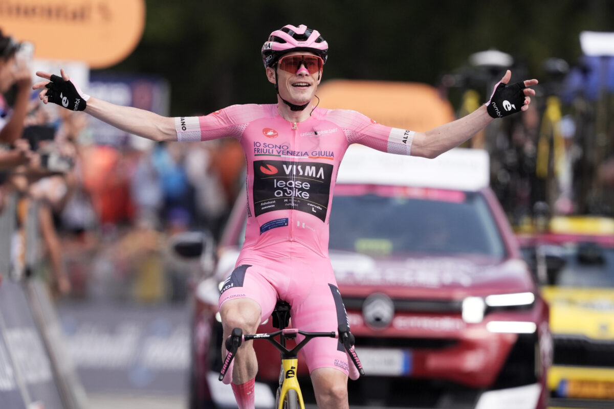 Giro d’Italia: Vingegaard dominates Stage 16 as well, consolidating his lead in the pink jersey. Eulalio takes the Conad white jersey Giro d’Italia: Vingegaard dominates Stage 16 as well, consolidating his lead in the pink jersey. Eulalio takes the Conad white jersey