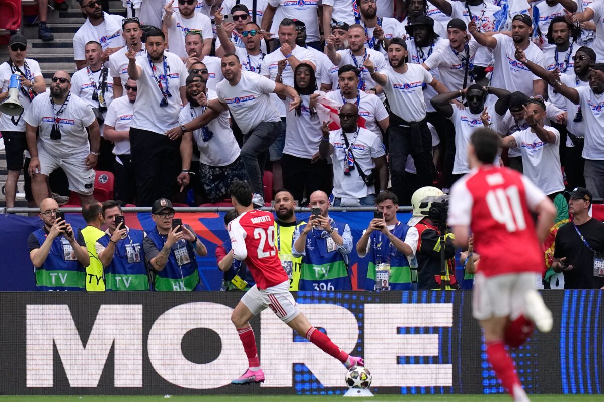 Champions League: PSG 0-1 Arsenal at half-time Champions League: PSG 0-1 Arsenal at half-time