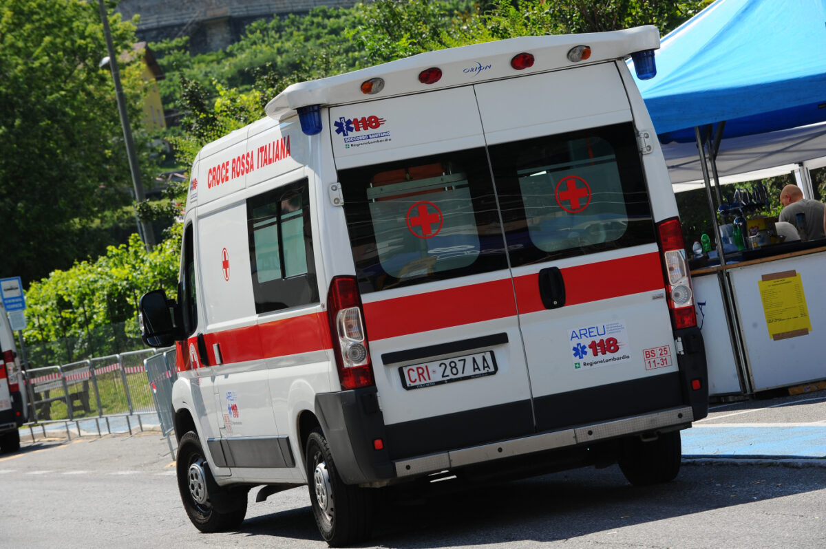 Rome: Suspects flee police stop in Ostia and hit two girls; arrested. Young victims suffer minor injuries Rome: Suspects flee police stop in Ostia and hit two girls; arrested. Young victims suffer minor injuries