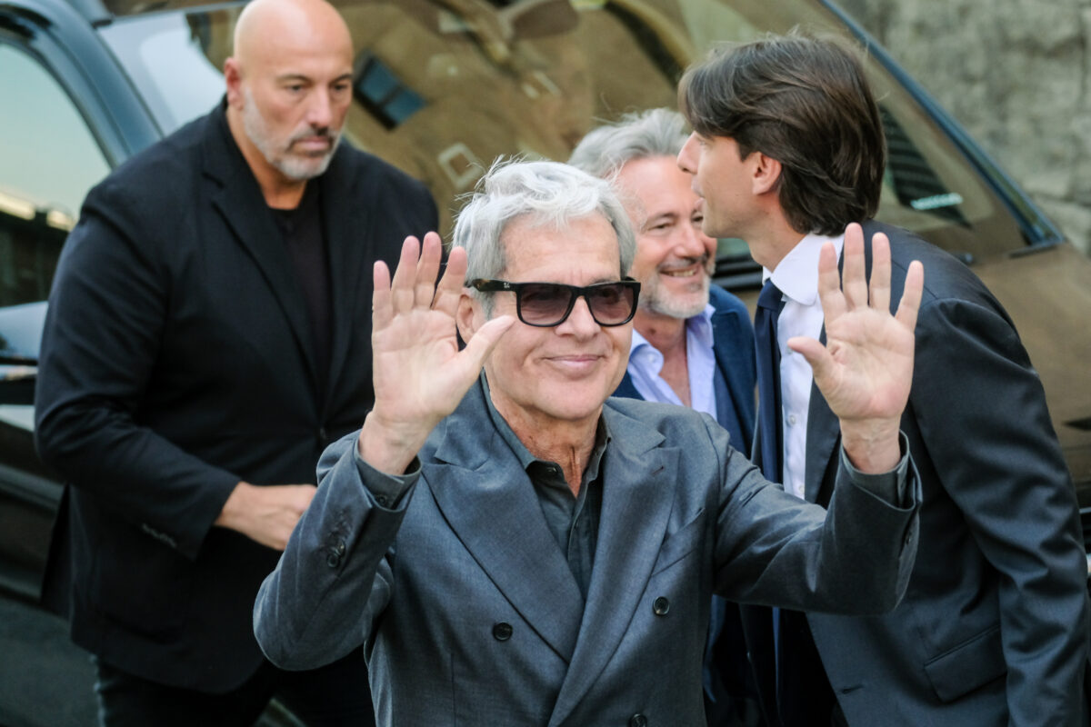 Acute interstitial pneumonia: Claudio Baglioni postpones tour until 2027 Acute interstitial pneumonia: Claudio Baglioni postpones tour until 2027