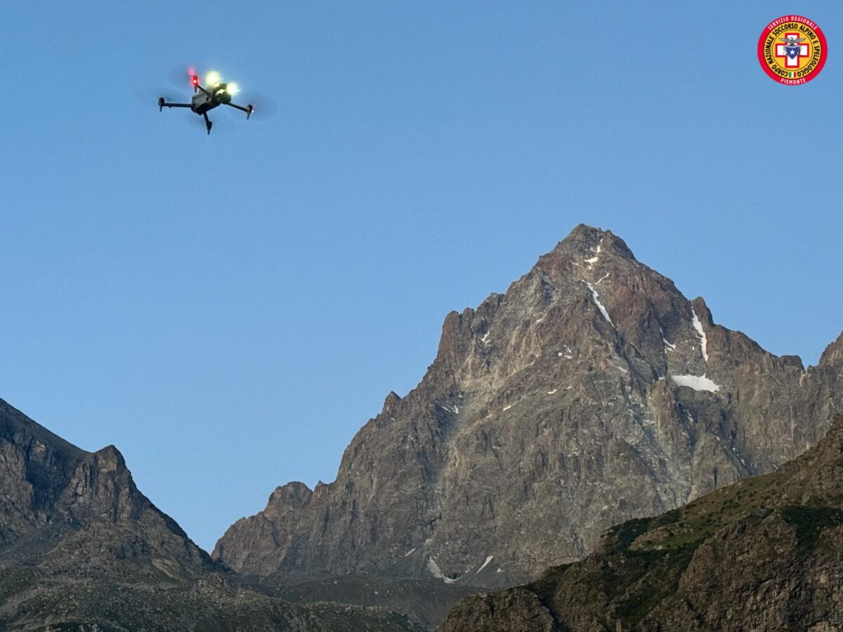 Mountains: Climber Struck by Lightning on Dente del Gigante; Rescue Efforts Halted Due to Bad Weather Mountains: Climber Struck by Lightning on Dente del Gigante; Rescue Efforts Halted Due to Bad Weather