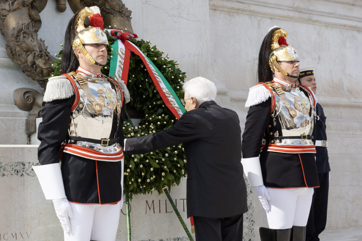 2 June: Mattarella pays tribute to the Unknown Soldier at the Altar of the Fatherland 2 June: Mattarella pays tribute to the Unknown Soldier at the Altar of the Fatherland