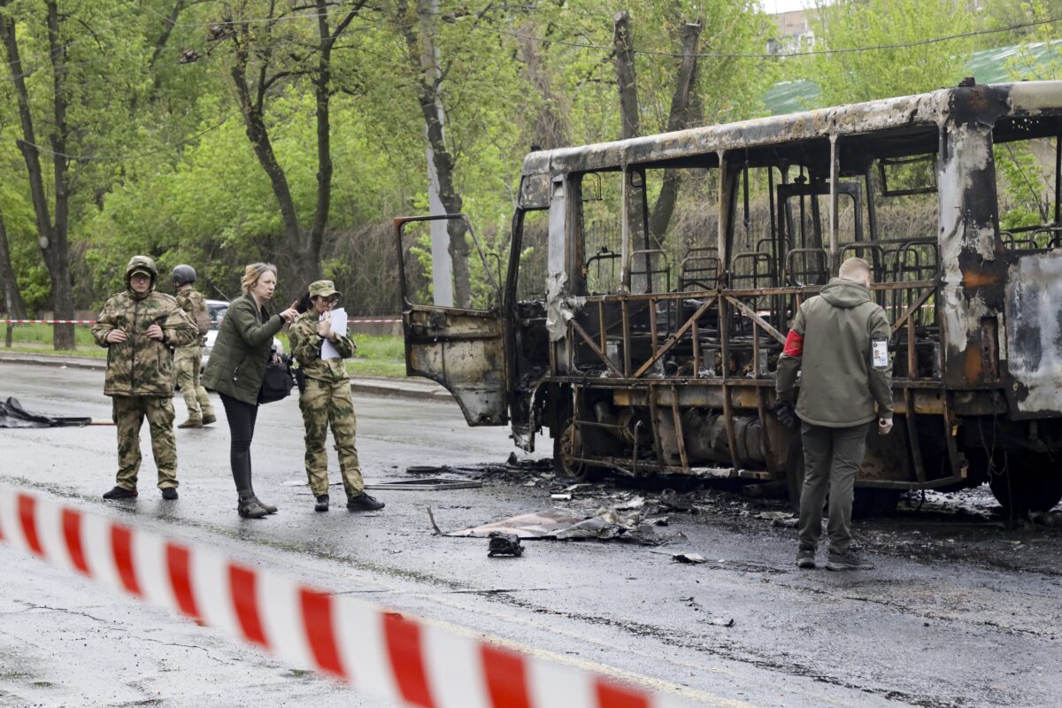 Ukraine, Moscow: “Seven dead and 11 injured after Kyiv drone hits bus in Donetsk” Ukraine, Moscow: “Seven dead and 11 injured after Kyiv drone hits bus in Donetsk”