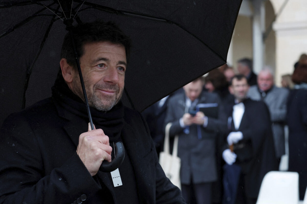 France: new complaint filed against Patrick Bruel; singer remains in custody