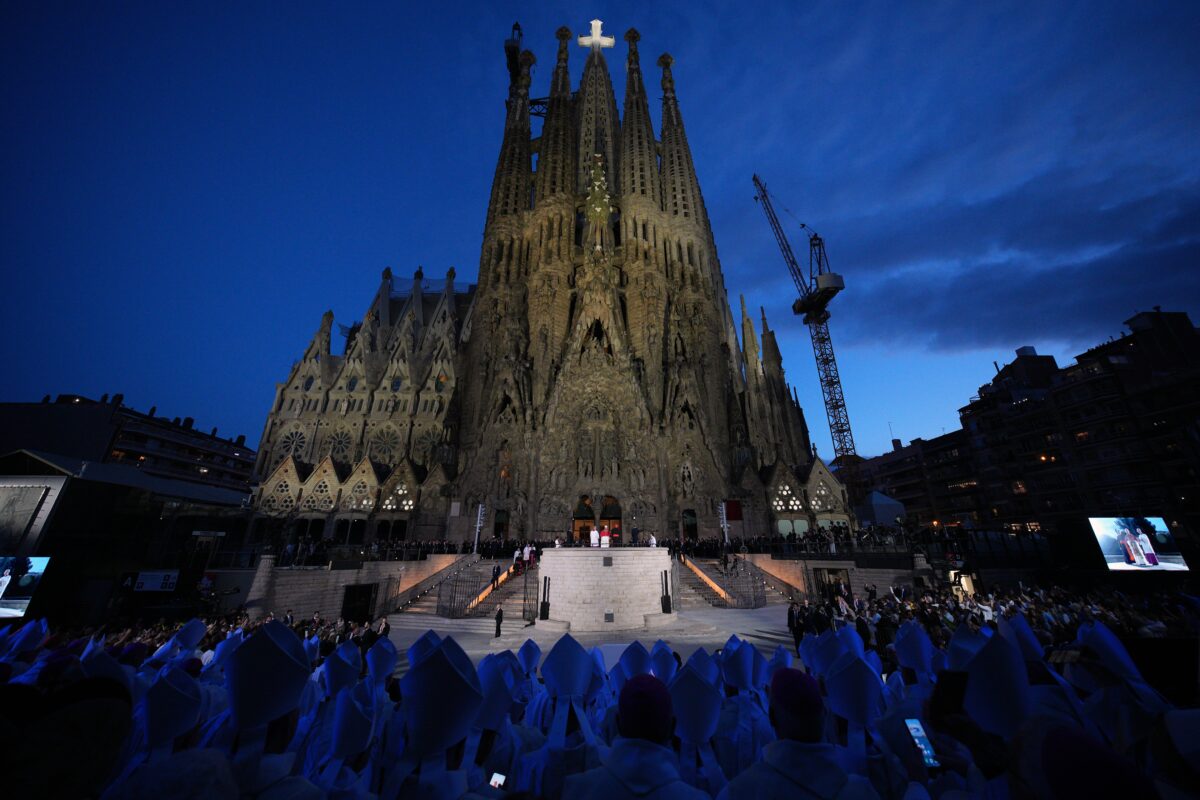 Spain: Pope blesses the Tower of Jesus Christ, the tallest tower of the Sagrada Familia