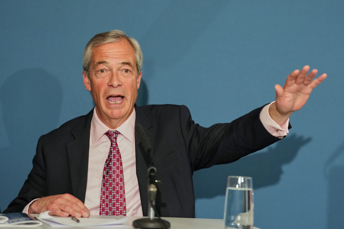 UK, Farage: ‘Protests in Belfast are just the start; white people are being discriminated against’