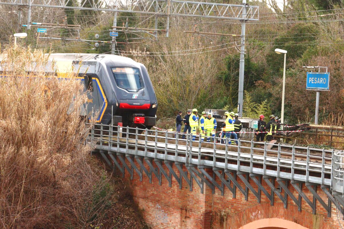 Trains: seven arrests in connection with the attack on the Rome–Florence high-speed rail line on 14 February