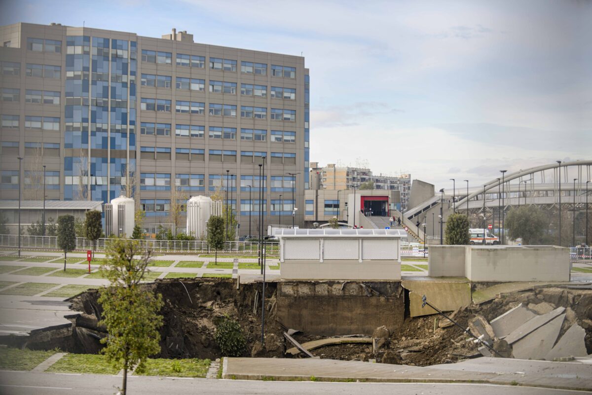 Naples: fire at the Ospedale del Mare hospital; external panels ablaze Naples: fire at the Ospedale del Mare hospital; external panels ablaze