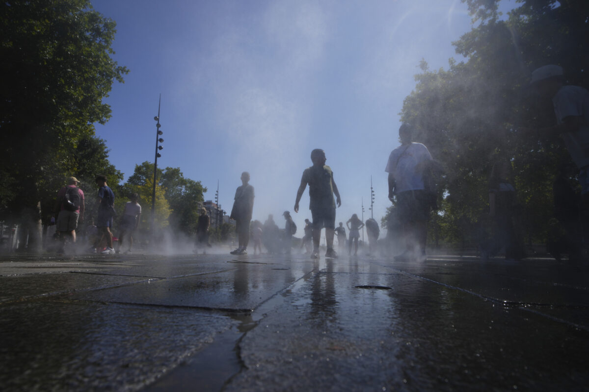 France: Heatwave leads to early closures at the Eiffel Tower and the Louvre France: Heatwave leads to early closures at the Eiffel Tower and the Louvre