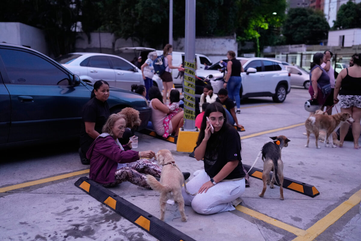 Venezuela: schools closed for several days; some will be used as shelters Venezuela: schools closed for several days; some will be used as shelters