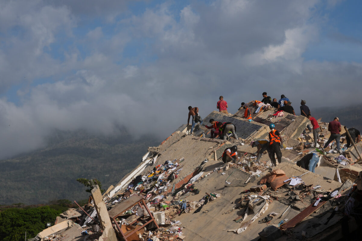 Venezuela: Earthquake death toll rises to 1,943, with over 10,000 injured Venezuela: Earthquake death toll rises to 1,943, with over 10,000 injured