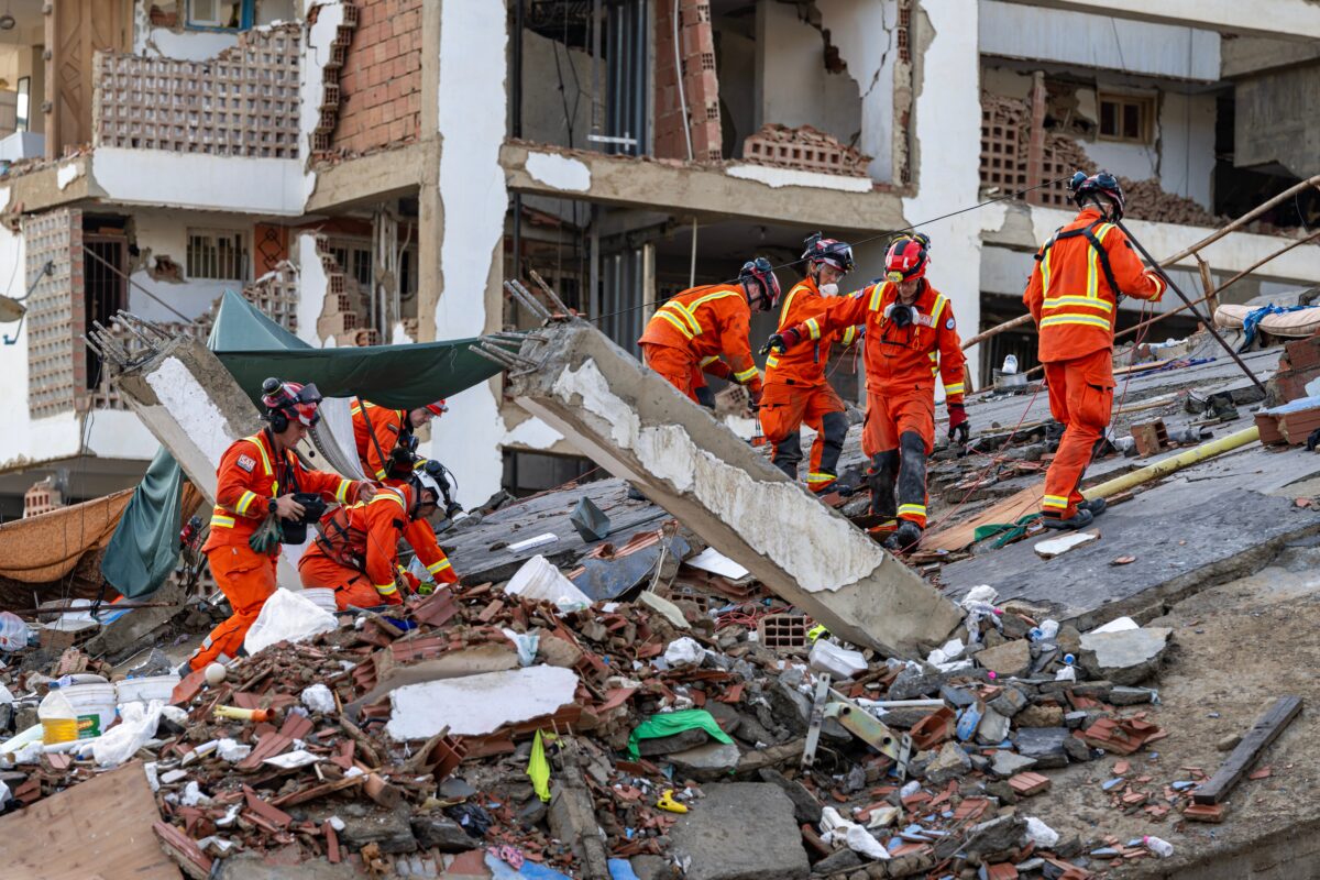 Venezuela: earthquake death toll rises to 2,295, with over 11,000 injured Venezuela: earthquake death toll rises to 2,295, with over 11,000 injured
