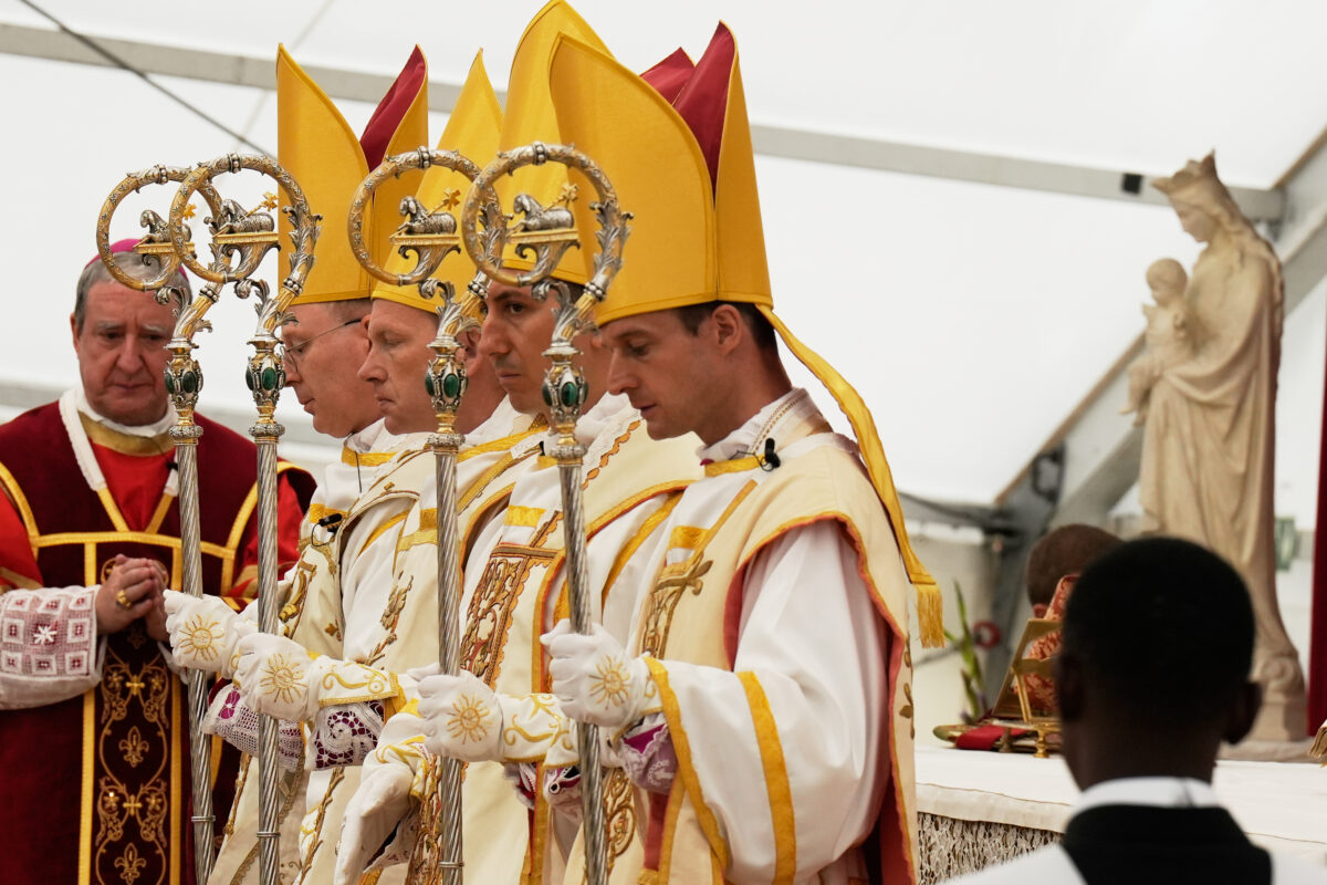 Lefebvrians: “Regret not having received the Pope’s authorisation”