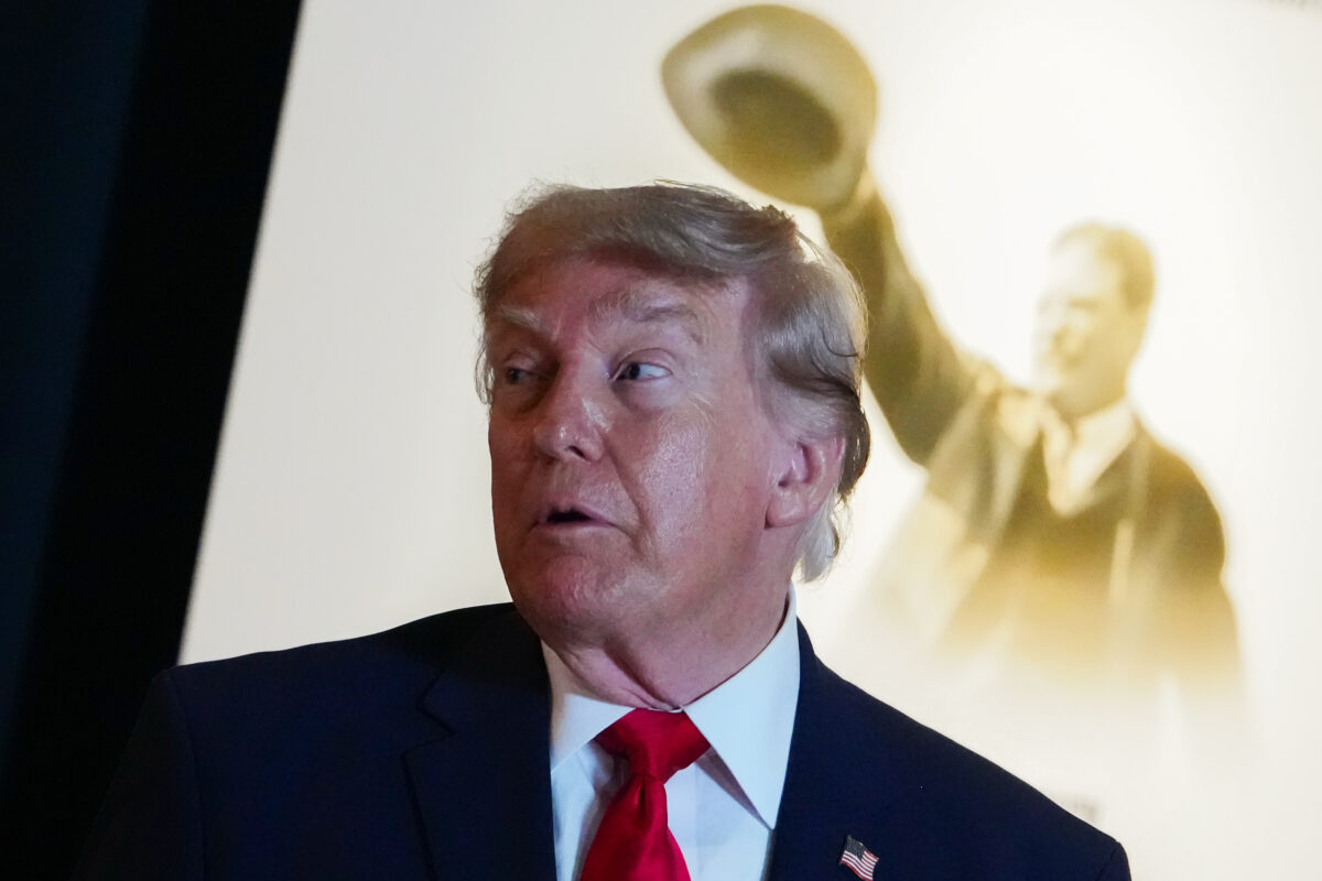 US: Trump posts AI video in which he pretends to be a doctor, curing a celebrity of ‘anti-tycoon syndrome’ US: Trump posts AI video in which he pretends to be a doctor, curing a celebrity of ‘anti-tycoon syndrome’