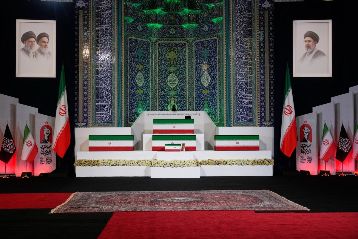 Iran: Ali Khamenei’s body arrives at the Grand Mosque for funeral