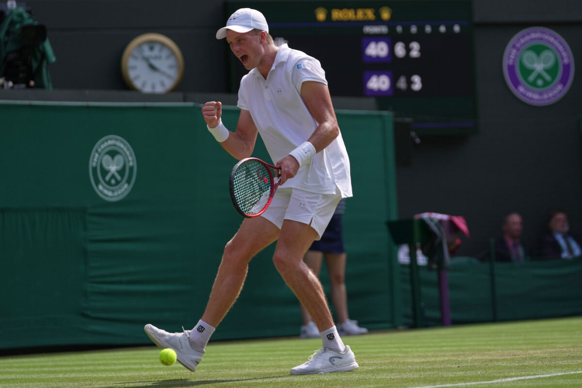 Wimbledon: Sinner into the round of 16; Brooksby beaten in straight sets Wimbledon: Sinner into the round of 16; Brooksby beaten in straight sets