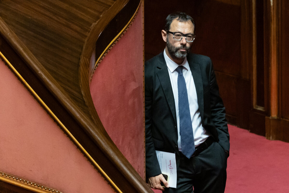 Covid, Patuanelli (M5S): “Involvement of Cirielli’s wife shows a political operation”