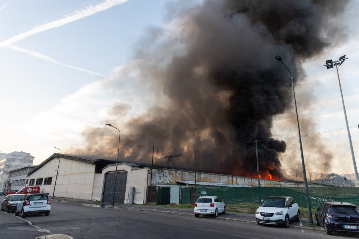 Milan: Fire at BRT warehouse; around 8,000 square metres ablaze Milan: Fire at BRT warehouse; around 8,000 square metres ablaze