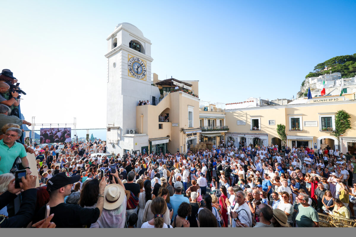 Peppino Di Capri: the island to name a square and an annual award in his memory Peppino Di Capri: the island to name a square and an annual award in his memory