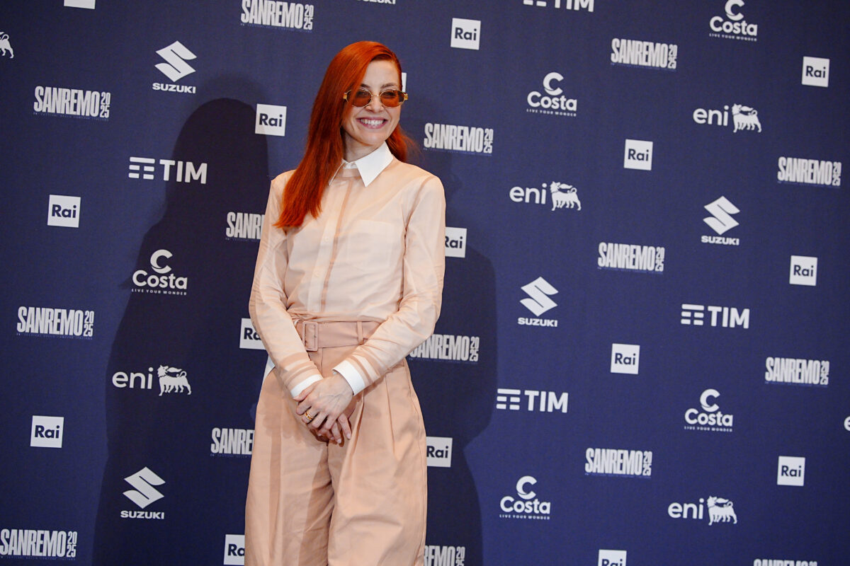 Music: Noemi halts tour after falling from the stage: “It was a big scare, but I’m fine” Music: Noemi halts tour after falling from the stage: “It was a big scare, but I’m fine”