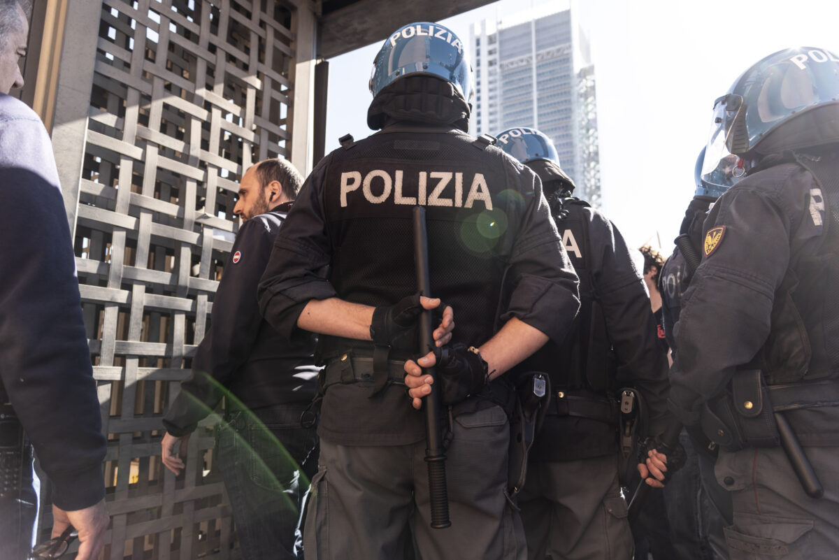 No Tav: Molotov cocktails, homemade explosive devices and gas masks seized
