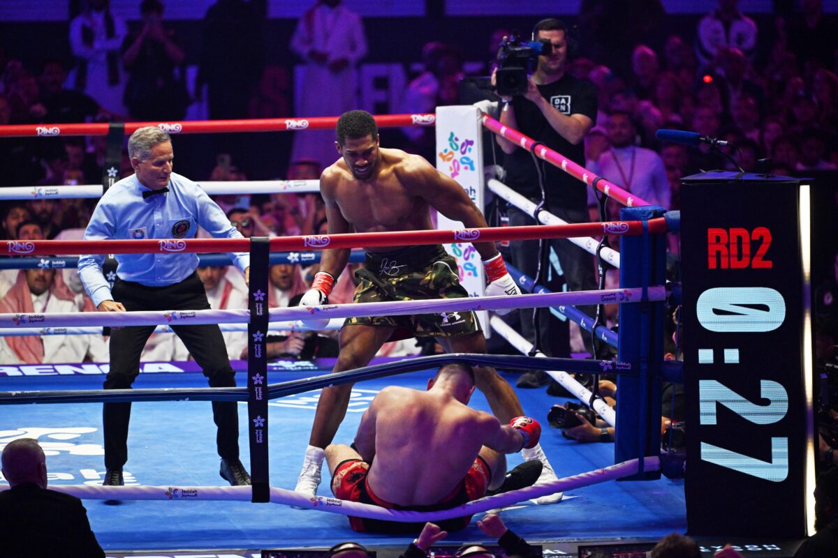 Boxing: Joshua struggles but wins in two rounds; all eyes on the clash with Fury