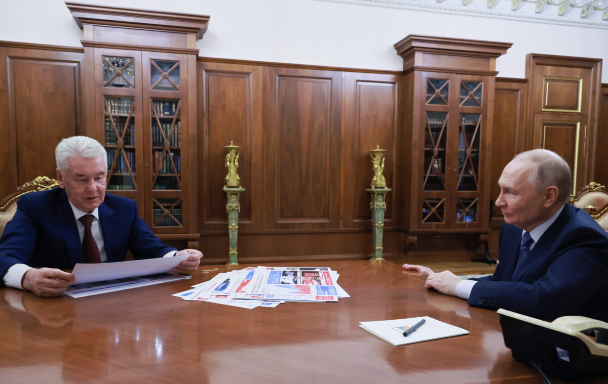 Ukraine: media report attack on Moscow involving hundreds of drones