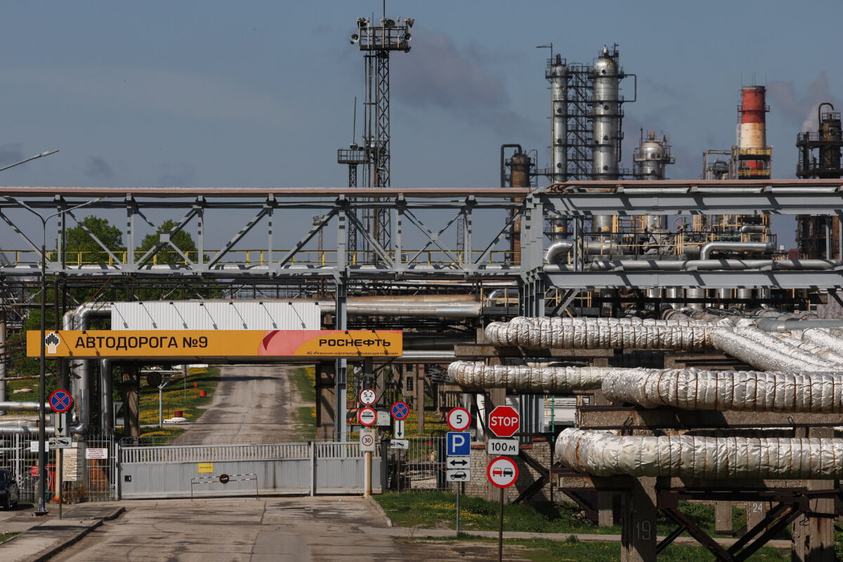 Ukraine, Kyiv: ‘Ryazan refinery and Russian naval base in the Black Sea hit’