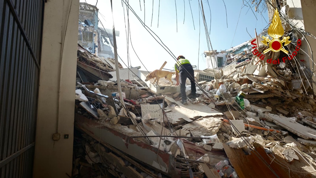 Messina: body found under the rubble of the collapsed building Messina: body found under the rubble of the collapsed building