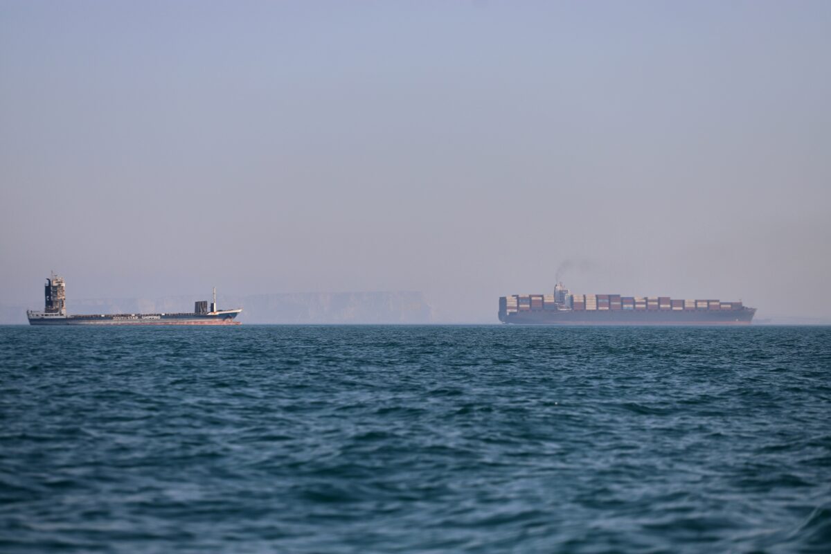 Iran: UKMTO, oil tanker struck in the Strait of Hormuz