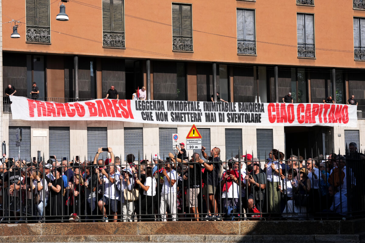 Baresi: ‘Immortal legend’, banner on a balcony opposite Sant’Ambrogio