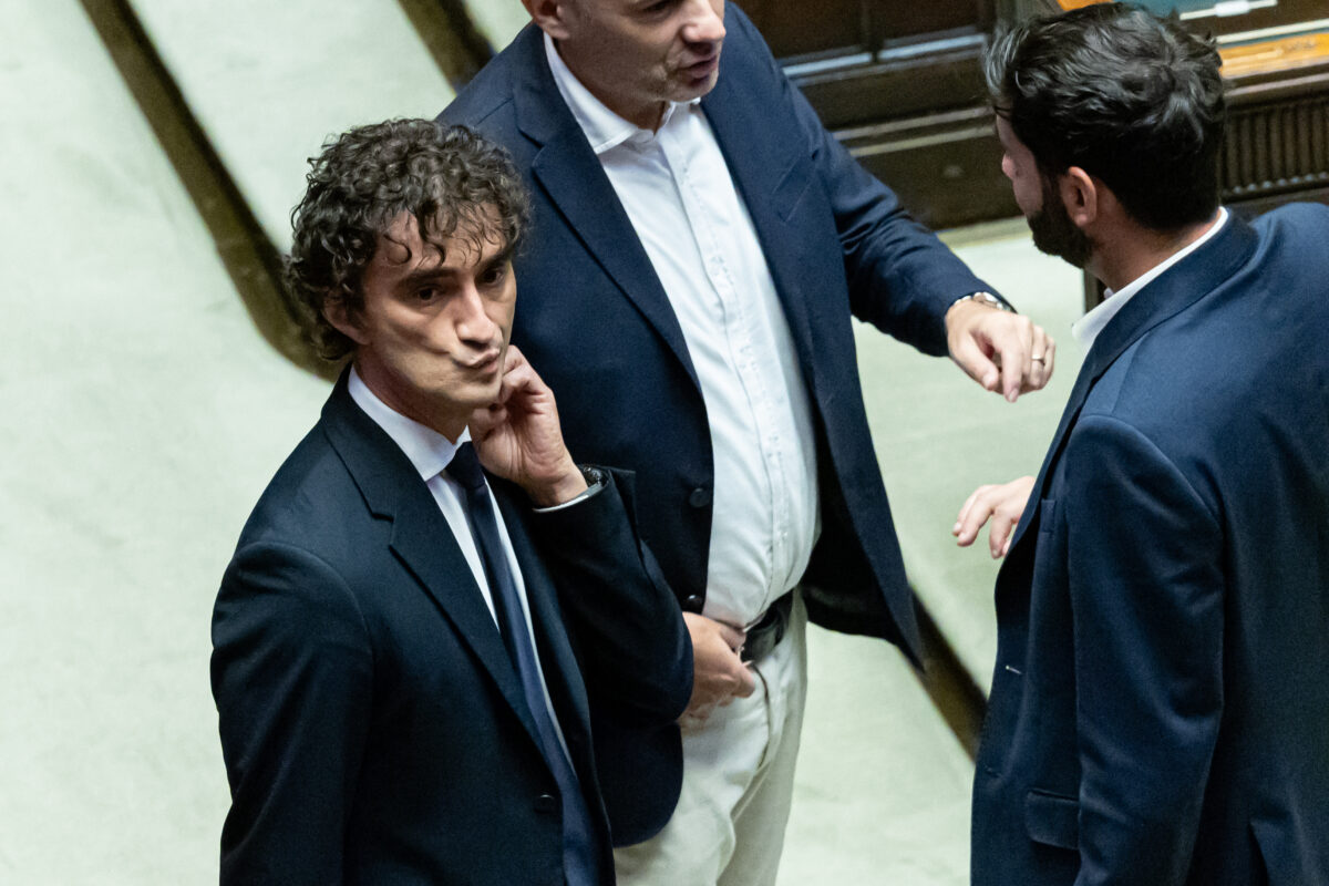 Delmastro case: Opposition calls on Fontana to “sanction Bignami following false accusations against Scalfaro”