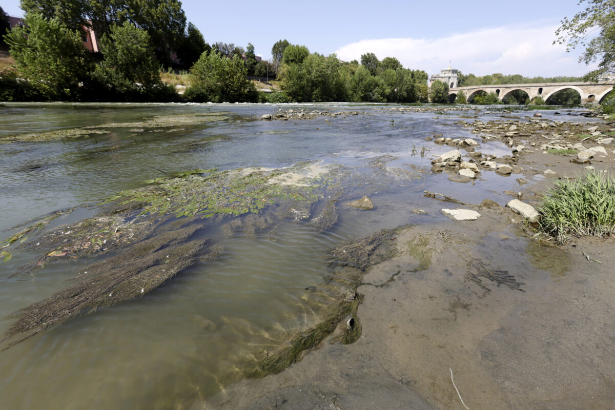 Rome: The Tiber is at its lowest level in 15 years, almost 15 cm below the 2011–2020 average Rome: The Tiber is at its lowest level in 15 years, almost 15 cm below the 2011–2020 average
