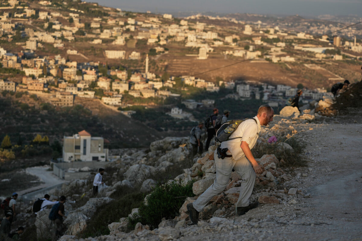 IDF evacuates Palestinian homes in Qusra besieged by settlers IDF evacuates Palestinian homes in Qusra besieged by settlers