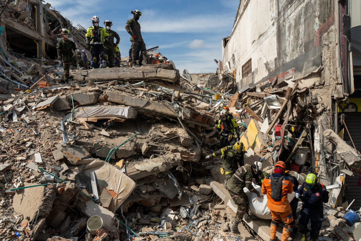 Indonesia: 7.7-magnitude earthquake rocks the country – at least 20 dead Indonesia: 7.7-magnitude earthquake rocks the country – at least 20 dead