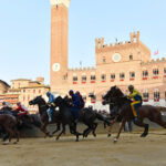 Palio di Siena: green flag raised; event postponed until tomorrow due to bad weather
