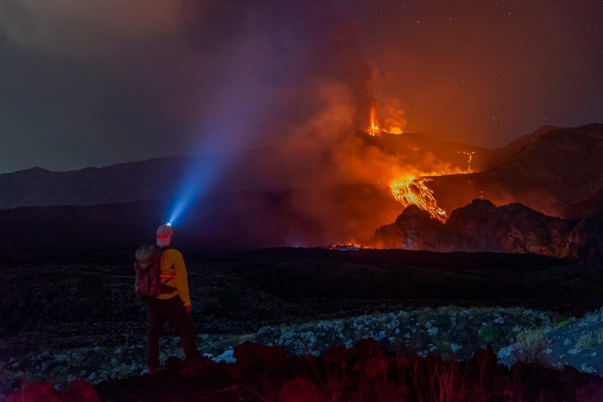 Etna: Strombolian activity resumes at the Voragine crater, accompanied by ash Etna: Strombolian activity resumes at the Voragine crater, accompanied by ash