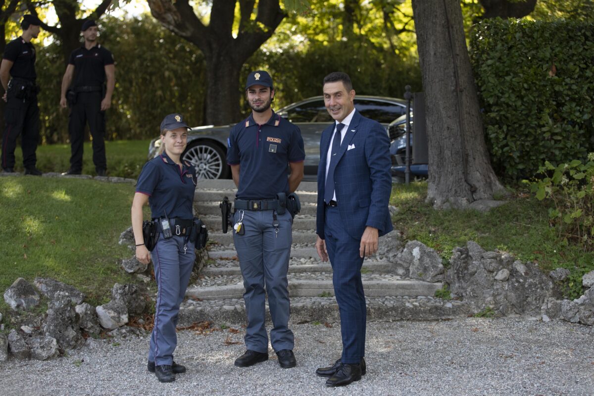 Cernobbio: Salvini and Vannacci cross paths; a handshake between former allies Cernobbio: Salvini and Vannacci cross paths; a handshake between former allies