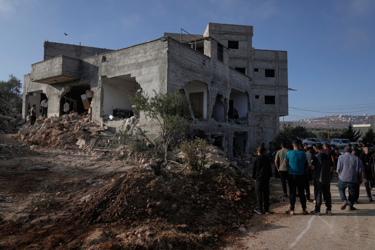 Middle East: UK bans imports of goods from West Bank settlements