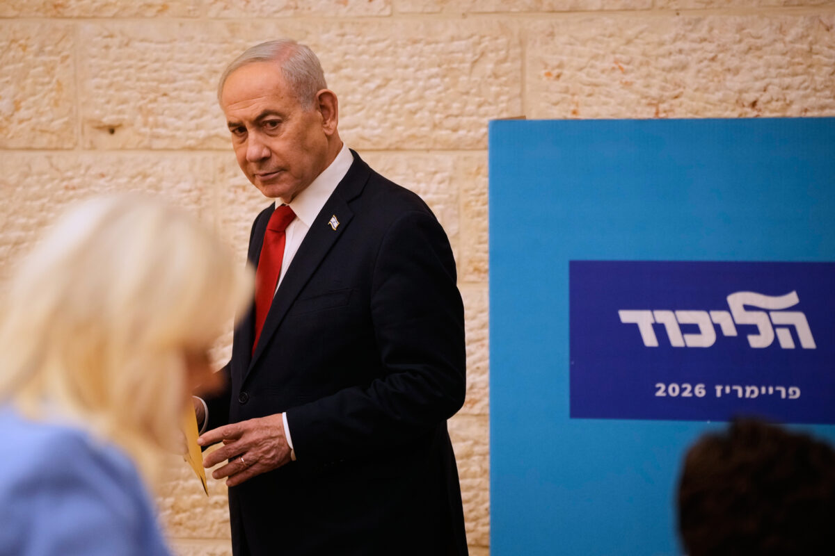 Netanyahu sues Haaretz for defamation: no phone call with Zayed Netanyahu sues Haaretz for defamation: no phone call with Zayed