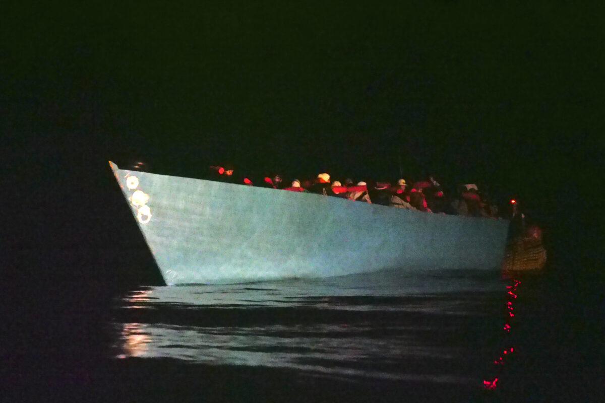Migrants: Frontex reports 35 per cent drop in irregular arrivals in the first eight months of 2026