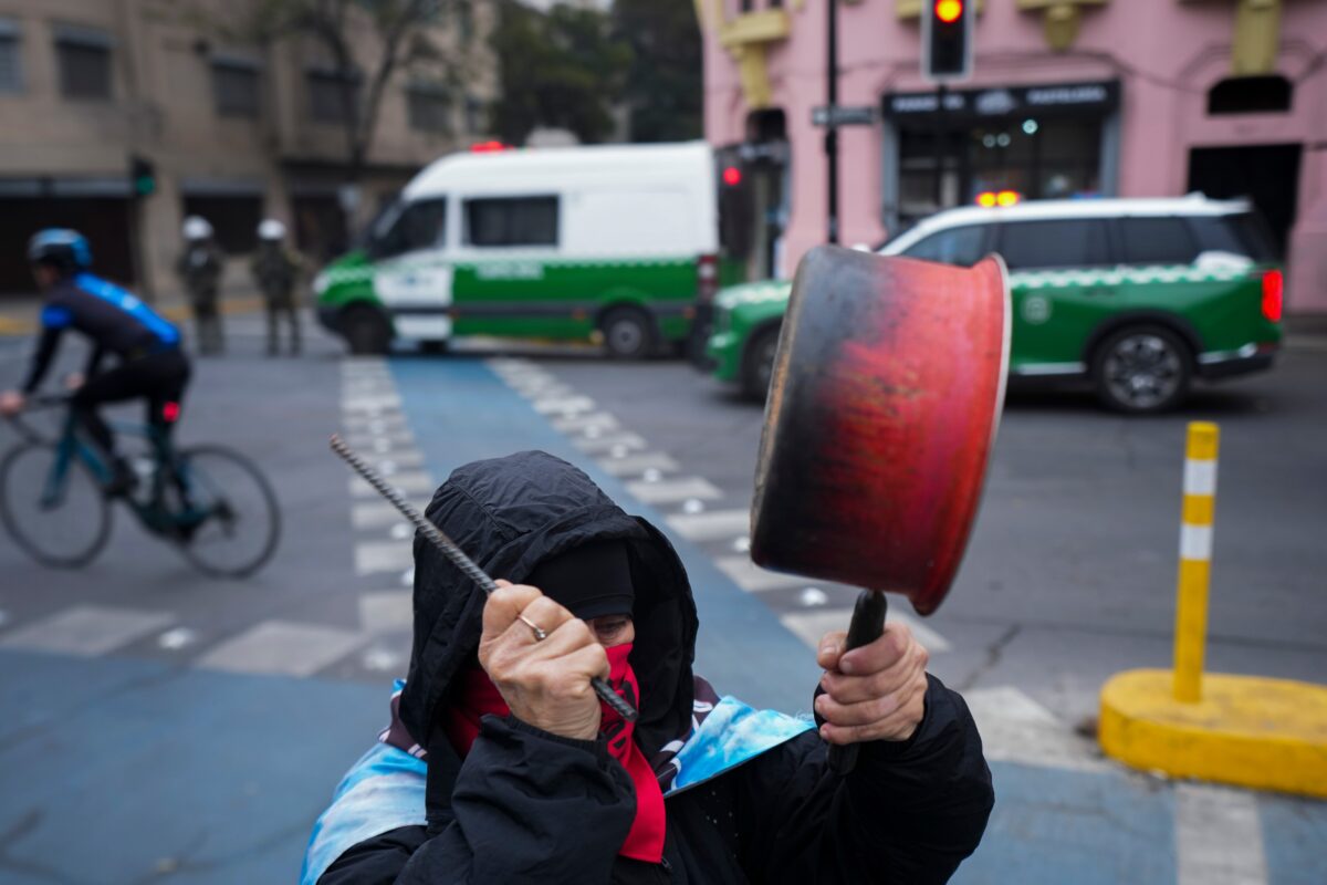 Chile: over 280 arrests during protests against the Pinochet dictatorship Chile: over 280 arrests during protests against the Pinochet dictatorship