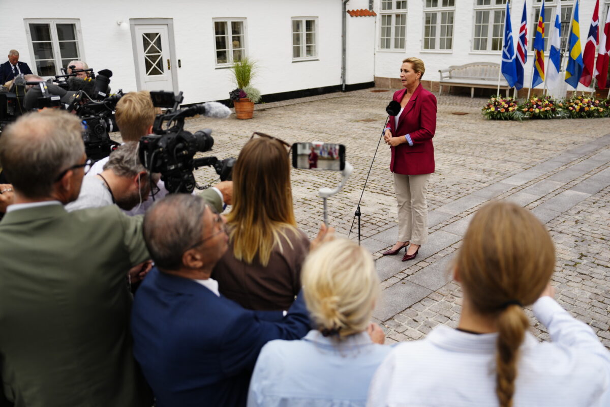 Denmark: Copenhagen, signal flares fired from Russian ship at our helicopter